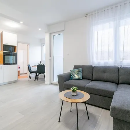 Διαμέρισμα Hills *