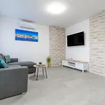 Hills Split