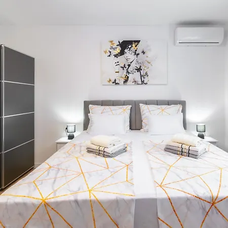 Hills Apartment *